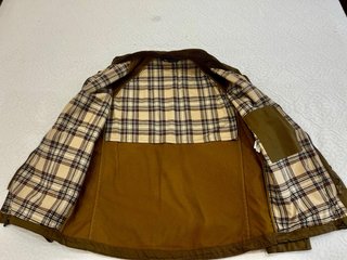 Cazadora encerada tipo Barbour.