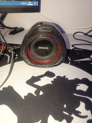 Altavoces Philips Negros y Rojos