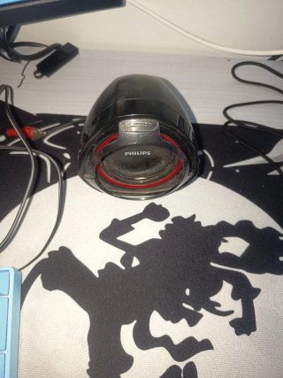 Altavoces Philips Negros y Rojos