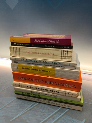 12 libros,  eclesiásticos, religiosos, diferentes editoriales