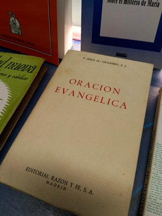 12 libros,  eclesiásticos, religiosos, diferentes editoriales