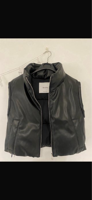 Chaleco negro cuero efecto piel