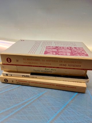 4 libros sobre Karl Marx, buen estado