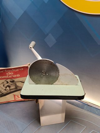 Antiguo cortador de fiambre marca Esaza en su caja