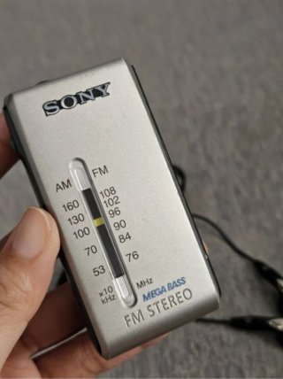 Sony Walkman Radio FM/AM Plata