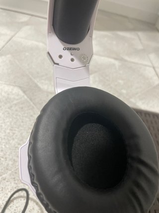 Cascos Gaming OZEINO con LED y Micrófono