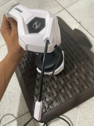 Cascos Gaming OZEINO con LED y Micrófono
