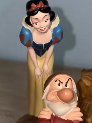 Figura Blancanieves y Gruñón