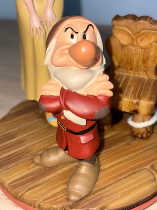 Figura Blancanieves y Gruñón