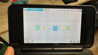 New Nintendo 2DS XL + Caja y accesorios
