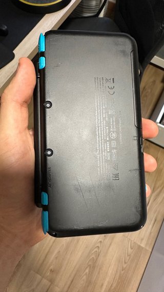 New Nintendo 2DS XL + Caja y accesorios