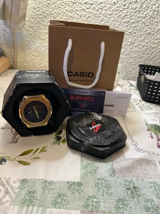 Casio G-Shock Dorado Caja y Tarjeta