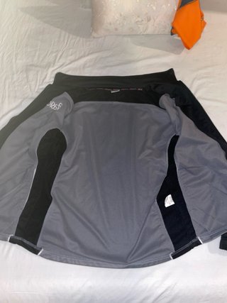 Sudadera deportiva Asics gris y negra