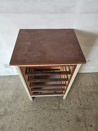 Mueble Cajonera con estructura Metálica antiguo
