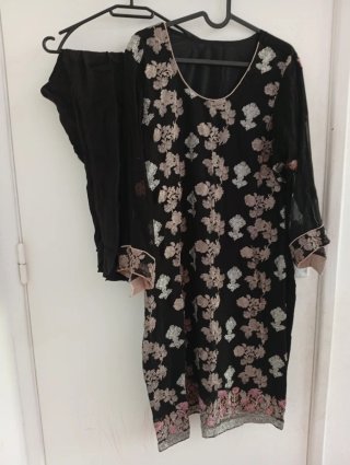 Vestido Chiffon Preto com Flores
