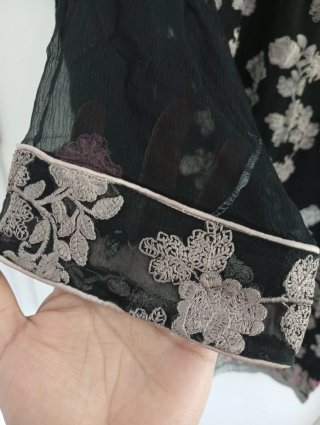 Vestido Chiffon Preto com Flores