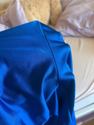 Vestido asimétrico azul eléctrico de Pura Vida