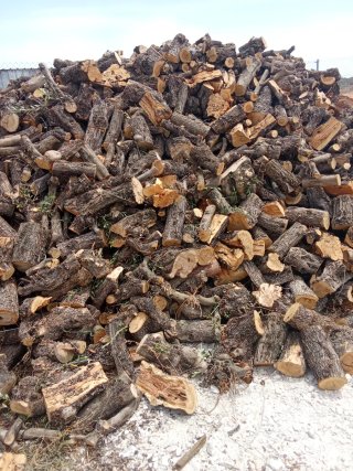 Leña de olivo para barbacoa y chimenea