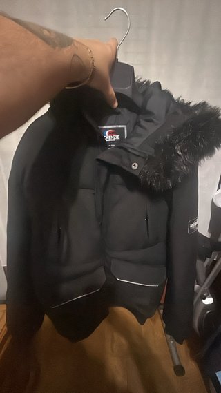 Cazadora Mackenzie con capucha y pelo