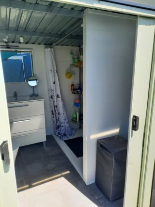 Se alquila parcela con baño y cocina para Camper