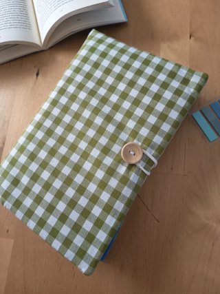 Funda de libro con botón y goma
