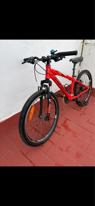 Bicicleta de montaña Conor roja
