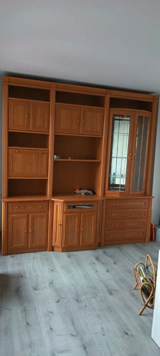 Mueble de salón madera y cristal