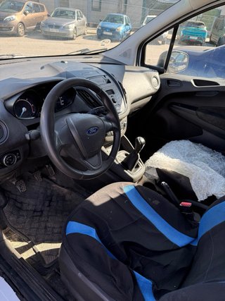 Ford Transit Courier 2015