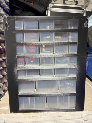 Cajoneras de almacenaje metálicas y plásticas