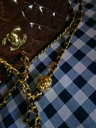 Borsa mini Chanel marrone con catena oro