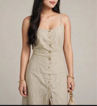 Vestito estivo lungo beige con bottoni
