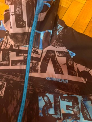 Chaqueta Quiksilver Negra y Azul