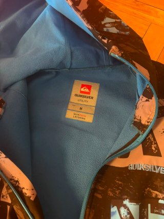 Chaqueta Quiksilver Negra y Azul