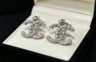 Pendientes Chanel CC con Cristales Plateados