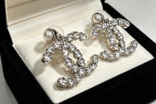 Pendientes Chanel CC con Cristales Plateados