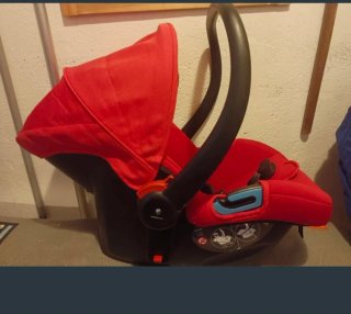 Silla de coche para bebé roja