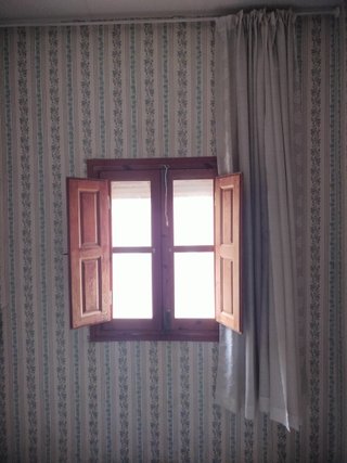 Ventana de madera + contraventanas GRATIS