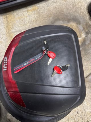 Baúl Givi Moto + base