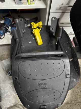 Baúl Givi Moto + base