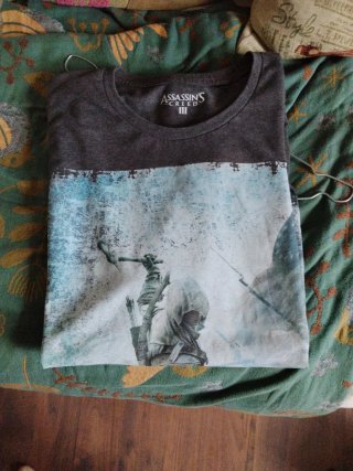 Camiseta Assassin's Creed III Gris