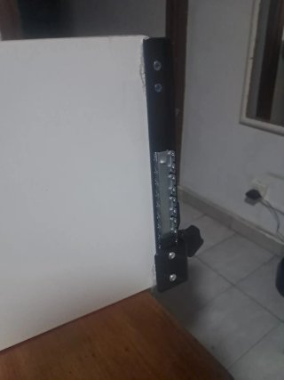 Cajón ajustable de madera y metal