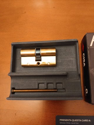 Se vende Bombín de alta seguridad, CISA.