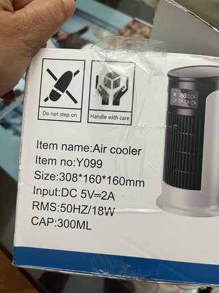 Mini ventilador de aire blanco y negro