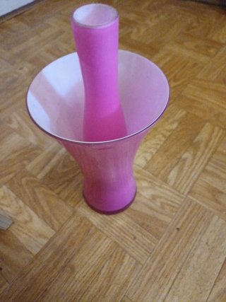 Jarrón de cristal rosa y blanco