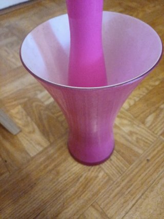 Jarrón de cristal rosa y blanco