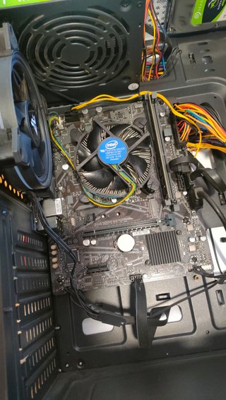 ordenador Torre PC con LEDs RGB como nueva