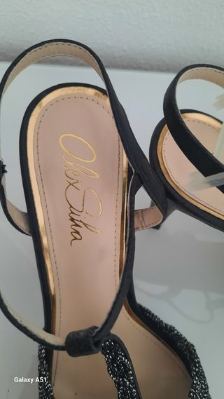Sandalias fiesta negras y plata un solo uso
