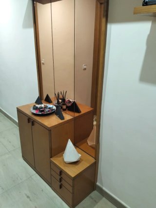 Recibidor y espejo de madera