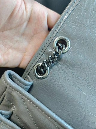 Bolso YSL Niki Gris Cuero Arrugado