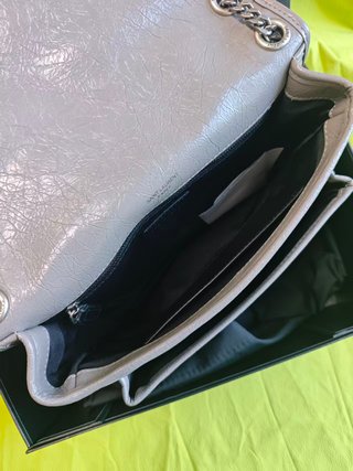Bolso YSL Niki Gris Cuero Arrugado